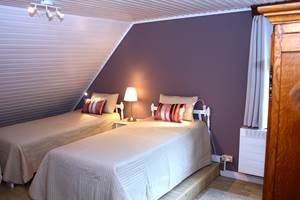 Chambre 2 lits single, coin évier