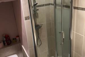 Salle de bain avec douche à l' italienne