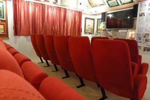 L'espace home cinéma du Musée du Petit-Louvre.