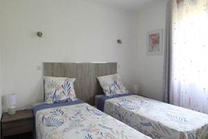 Ambroisie lit chambre côté cours