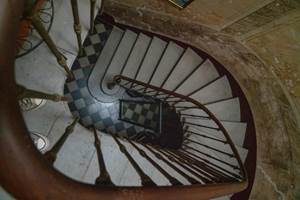 Les Volets Bleus escalier
