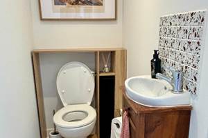 Mezzanine: WC