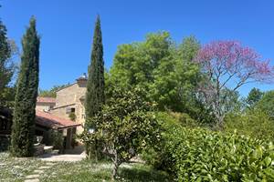 La Serre des Mourgues un écrin de verdure