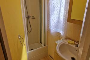 camping-la-perle-creuse-MH Texas-salle d'eau