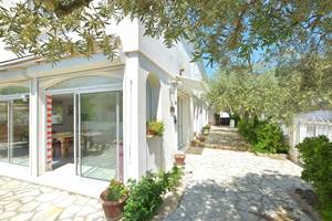 villa-les-salines-flamant-location-appartement-maison-vacances-grau-du-roi-jardin-proche-plage