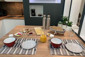 Petit déjeuner dans la chambre, option payante