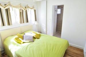 Chambre RDC avec sa salle de bain/wc privée