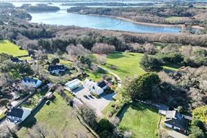 Maison avec piscine au bord du golfe du Morbihan - Etang de Toulvern