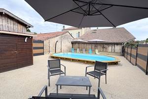 Piscine 7x4m - transats - salon de jardin - parasol