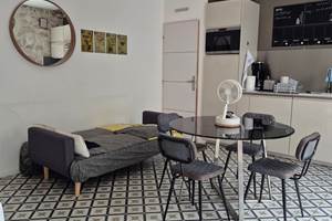 Maison calme et charme centre historique Béziers canapé bas ouvert