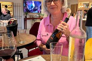 Un beau sourire d'Anne avant la Dégustation