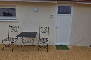 Partie terrasse et entrée CHAMBRE GAUDINA