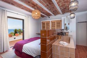 22 Oliveres Patio Chambre 2 et salle d'eau