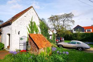 Vue sur La Bergerie et le parking gratuit