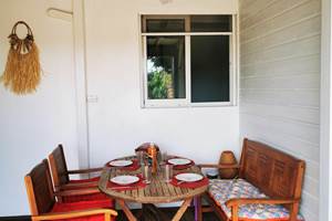 gite-horizon-balisiers-salon-exterieur-table-apero