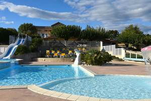 Location vacances en Ardèche, piscine avec espace aquatique chauffée