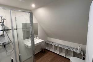 Salle d'eau + Toilettes étage