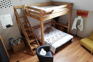 Salon avec mezzanine et canapé lit pour 7 ou 8 personnes