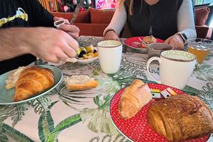 petit-dejeuner-gourmand-chambre-hotes-campagne.jpg