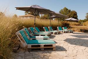 Terrasse de la piscine La Petite Couronne