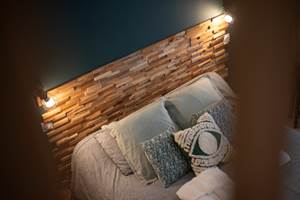 vue du lit cabane -chambre pomme de pin - Cale 32