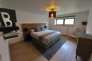 Chambre. A l'ombre du chêne