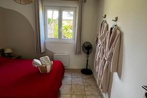 Chambre parentale, gîte avec spa privatif
