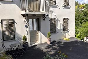 Entrée appartement et parking