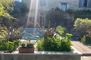 Un rayon de soleil sur notre piscine en Provence - Vaucluse