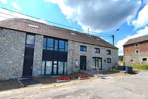 La rue se termine en cul de sac - très peu de passage de voisins