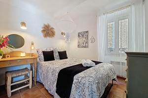 Esprit jungle raffiné au couleurs chaudes et aux matières naturelles créant une ambiance fraîche, exotique et inspirante.