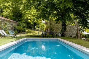 domaine-sainte-raffine-piscine-exterieure