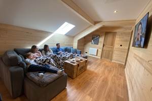 Salon avec télé à l'étage