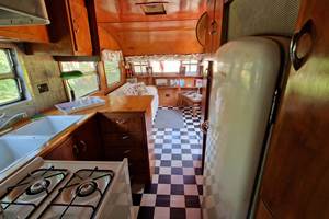 camping-la-perle-creuse-caravaneUS-Hollywood-2personnes-cuisine