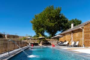 Piscine 4 x 14 Chauffée 28d° Volet roulant et deux Cascades (c) M Dartenset