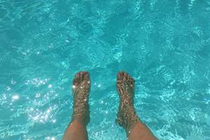 Les pieds dans l'eau au Cellier des Amis