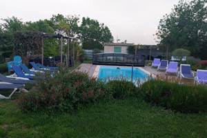vue piscine avec transats