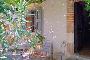 16-bis-gite-hotel-marssac-repas-jardin