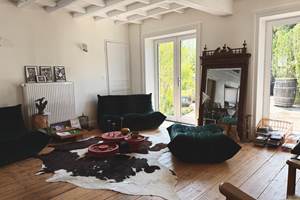 L'espace salon dans le bâtiment principale