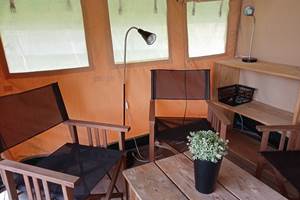 Camping-la-perle-tente-safari-6personnes-salon intérieur