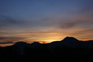 Un coucher de soleil sur la Chaîne des Puys