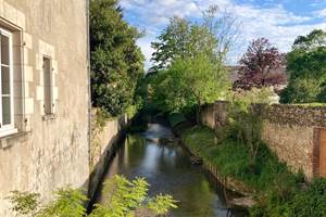 LA MAISON VOYAGE - Au bord de la rivière "Le Cissereau"
