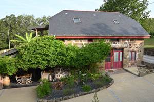 Gîte charme corrèze vue maison terrasse