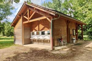 bourogne-tourisme-campingcar-atypique-original-rivière-tournus-eaunes-cluny-solutré-vignes-vignobles-macon-vélo-randonnée-prochedelyon-france-saoneetloire-famille-avecenfants-allinclusive-messeugne-savignysurgrosnes-cathédrales-brancion-pleinair-camping-restaurant-patrimoine-activités-gastronomie-vins-châteaux-randonnée-convivialité-jeuxpourenfants-animations-bistrot-chaleureux-menu-restauration-cuisinefrançaise-bourguignon-vacances-convivialité-71-voiebleu-voieverte