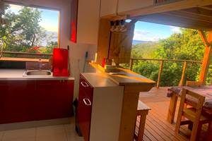 Cuisine attenante à la terrasse