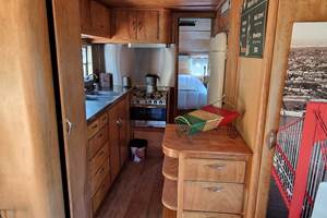 camping-la-perle-creuse-caravaneUS-New York-couloir