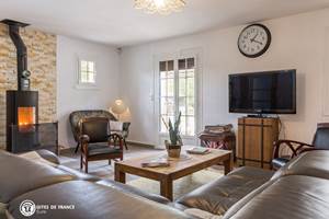 séjour-cosy-exposé terrasse-piscine