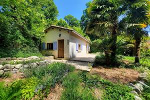 gite-volets-bleus-jardin-lavande-salamandre-lauzerte-quercy-blanc