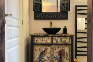 chambre l'escale jardin salle de douche privative mobilier chiné La Maison Voyage 41