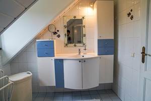 Gîte L'Ecureuil - Appartement 4 personnes à Wépion - chambre double - salle de bain